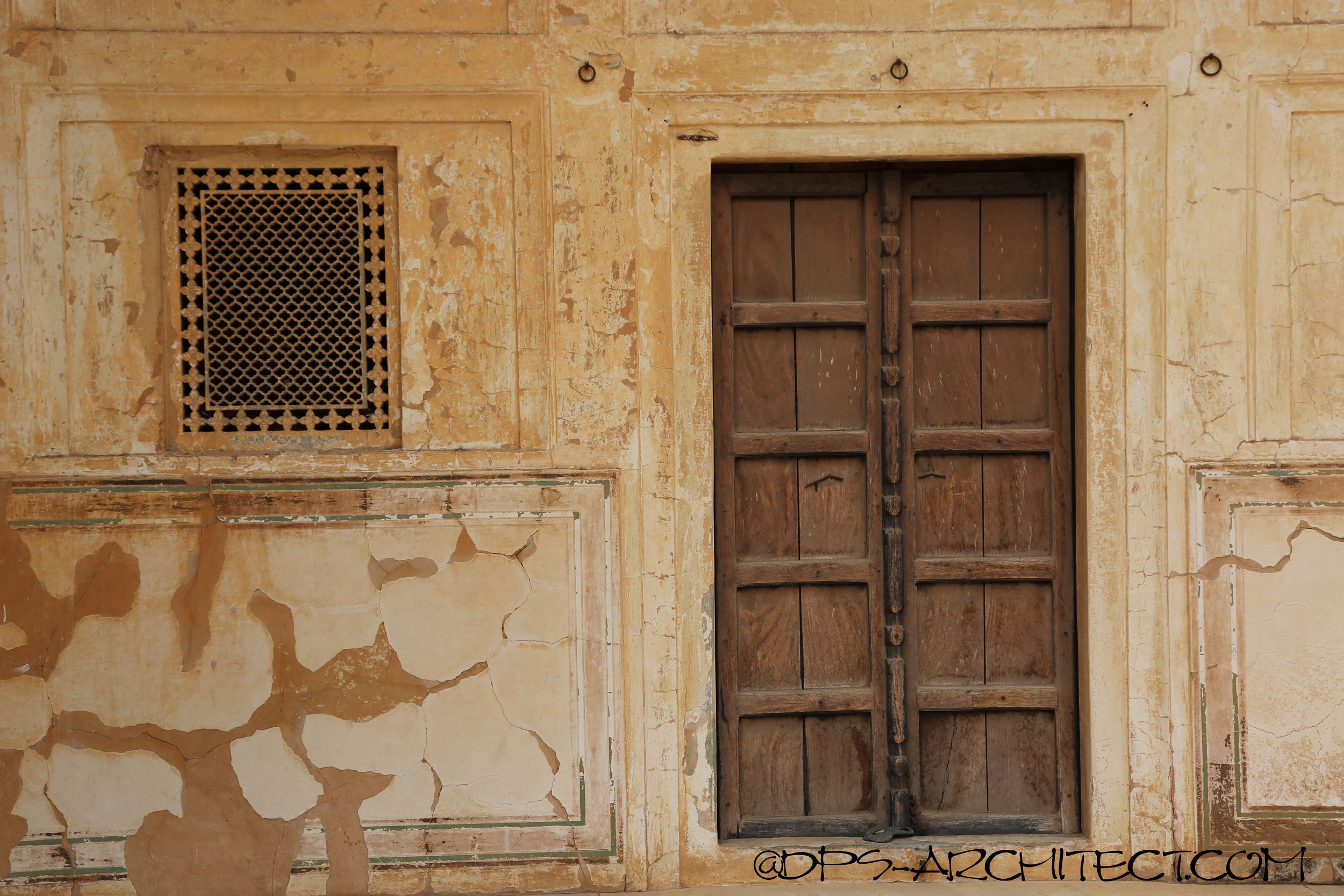 Door 01.jpg