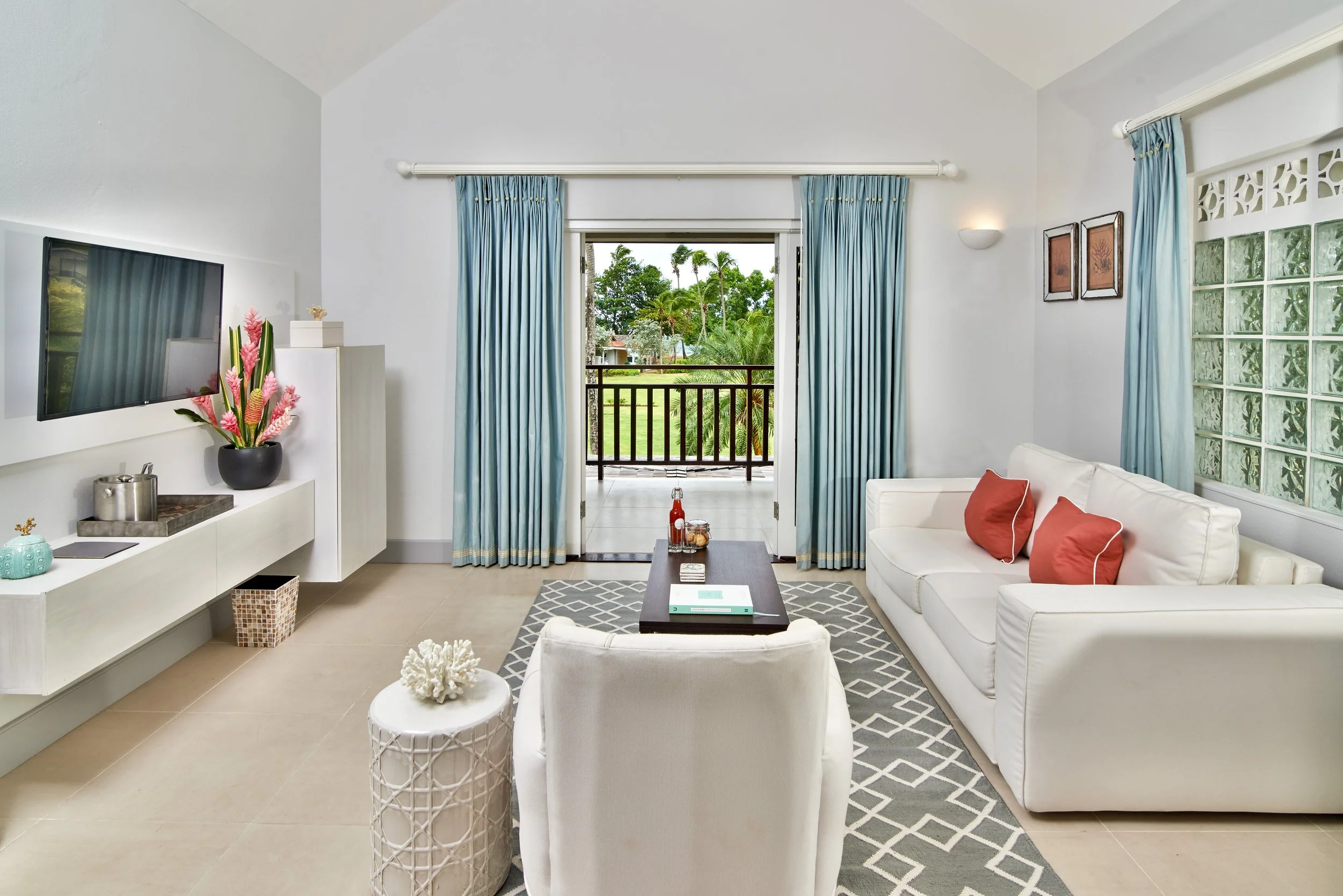 Junior Suite Living Room.jpg
