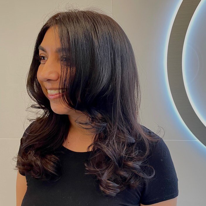 The 🔑  to minimal frizz starts on wash day 🚿 with products, proper usuage and placement. 

@amika is my absolute favorite to prep, set and finish! 

#behairconcepts