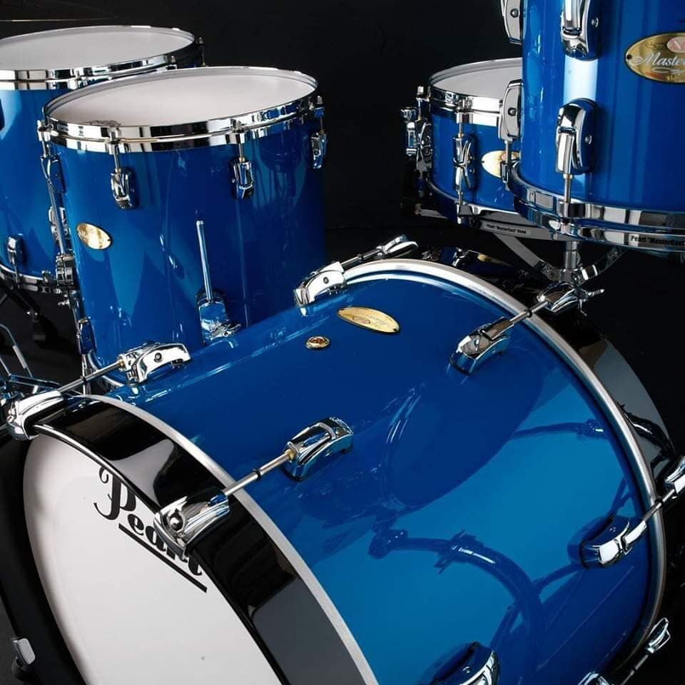 Into the Blue! #pearldrums #pearlmasters #bluesnaredrum #bluedrums #blue #drumstagram #drummerslifestyle #drummersunited #masterworks