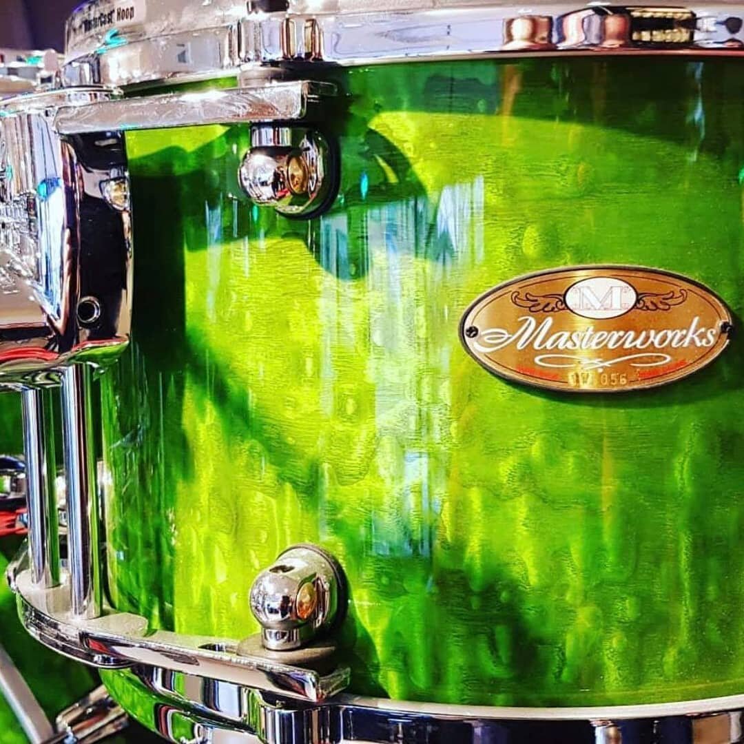 Greens are good! #pearldrums_official #pearldrumseurope #pearlmasterworks #customanycolour #buildityourway #your #amazingdrums #greenhouse #studiosession #drumsdrumsdrums #drummersofinstagram #optimount