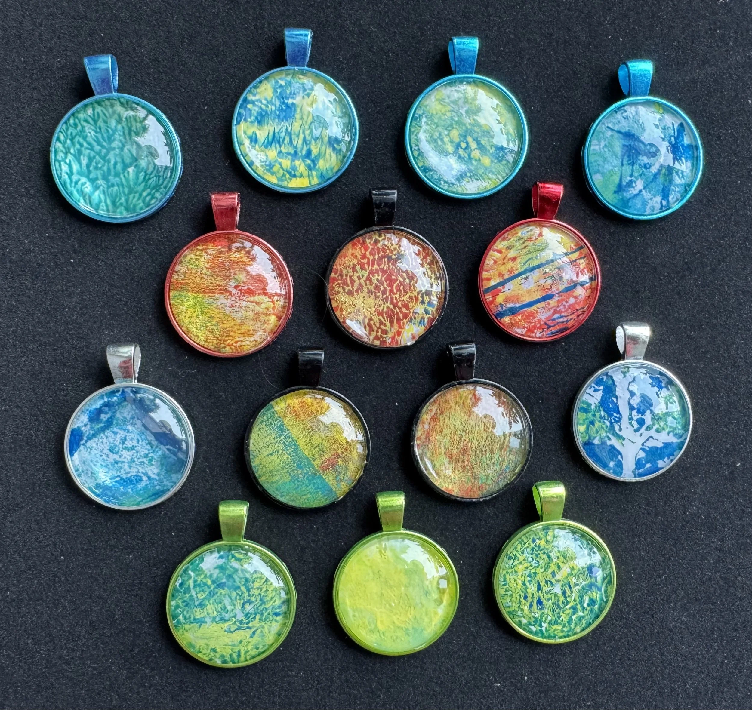 1" (25cm) round pendants come in a variety of different coloured bezels.