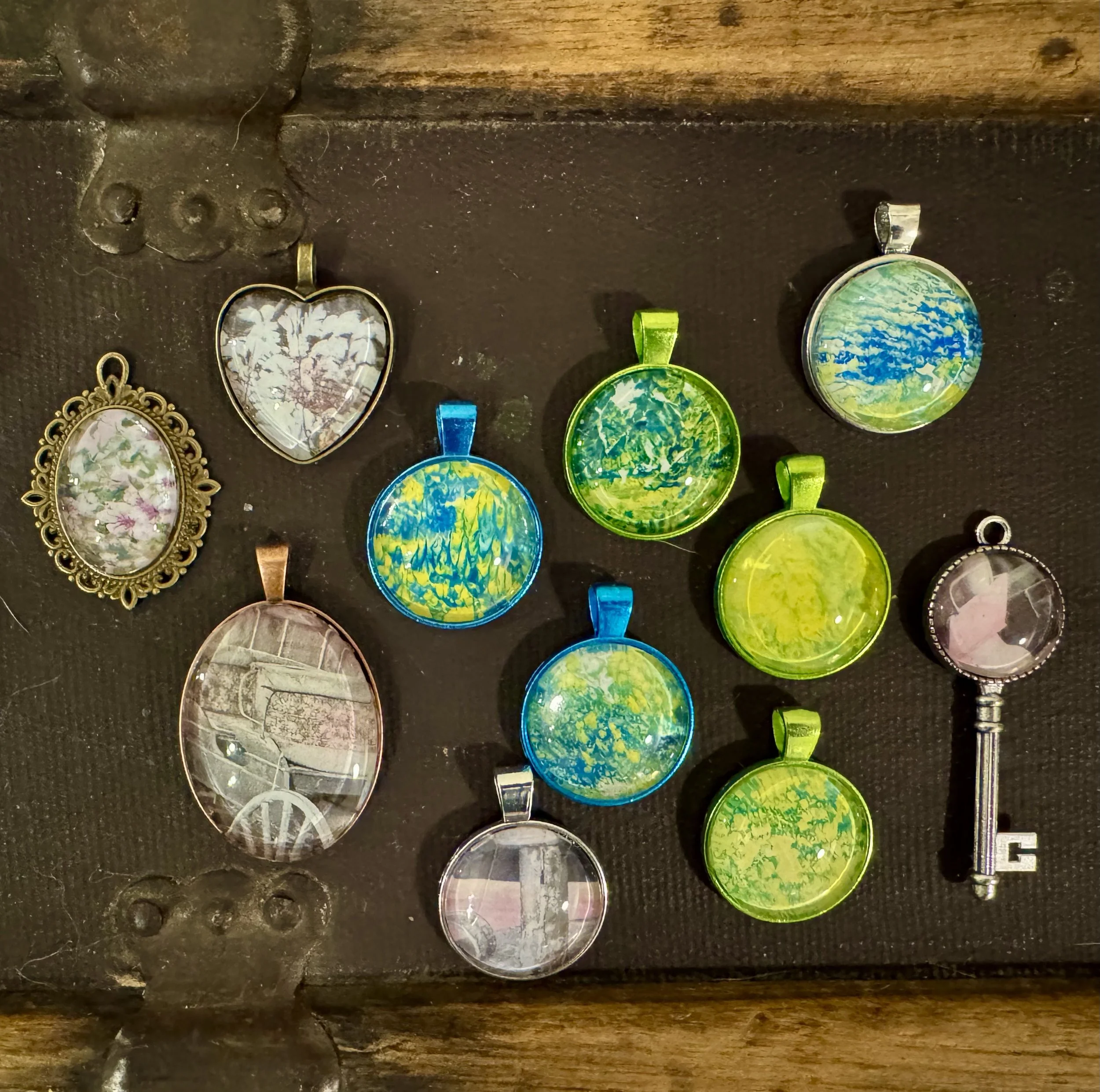 Pendants come in many different colours, shapes and sizes.