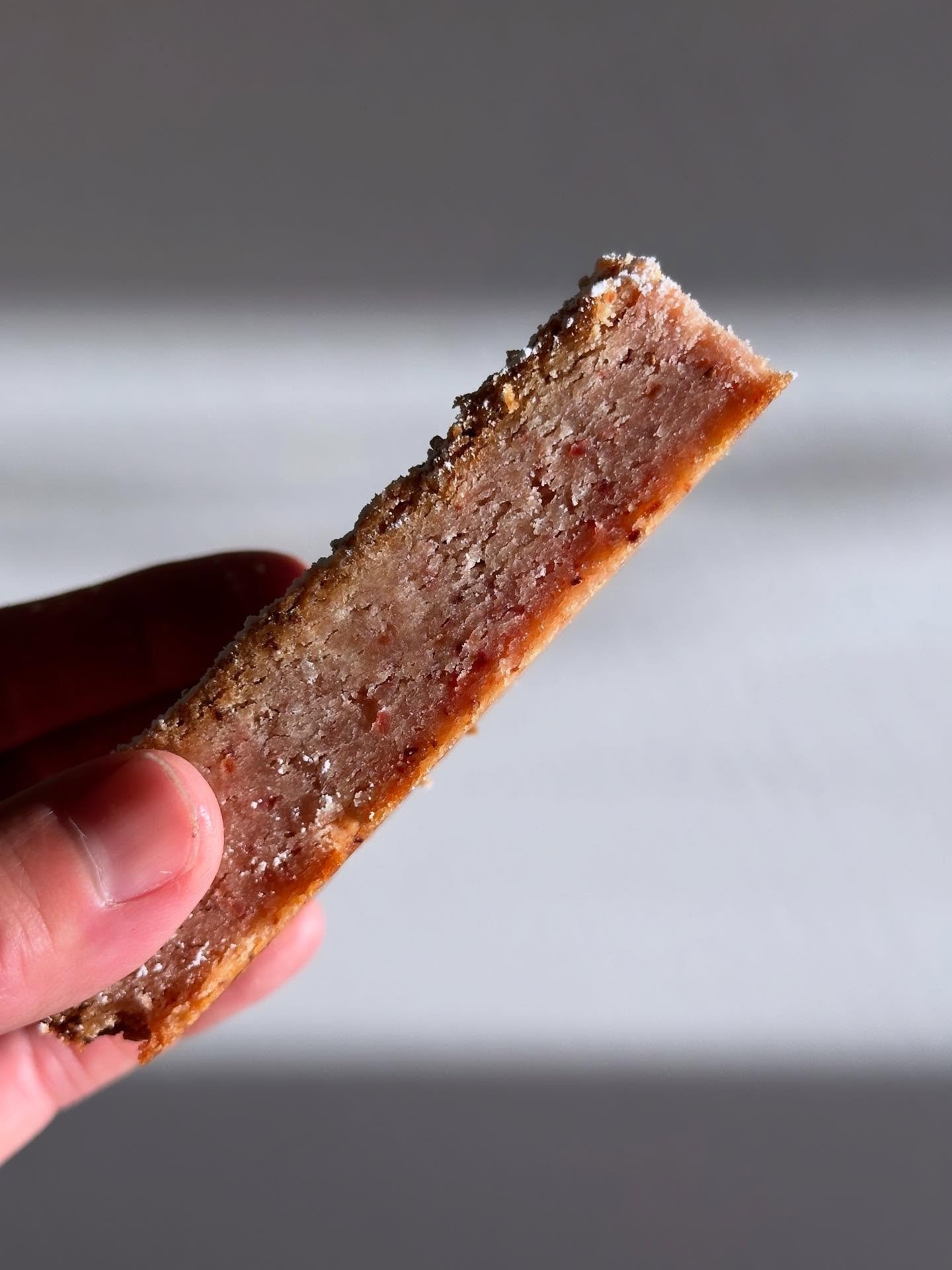 super good shortbreads this weekend! strawberry, tahini (gf) and lavender. see you friday, friends! 💜✌🏼
#cookies #shortbread