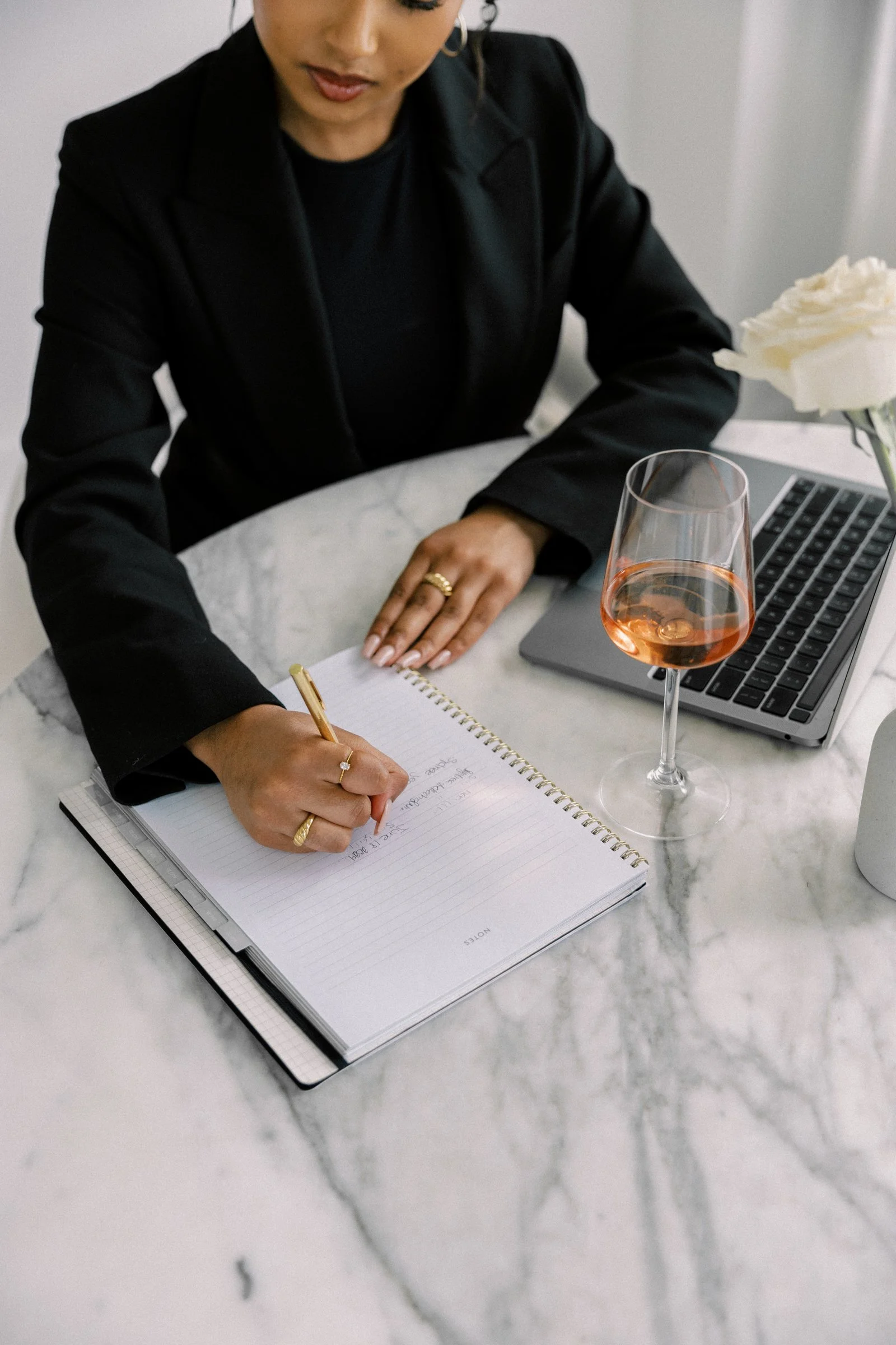 The Lynx Point Woman’s Secret to Living with Elegance and Grace