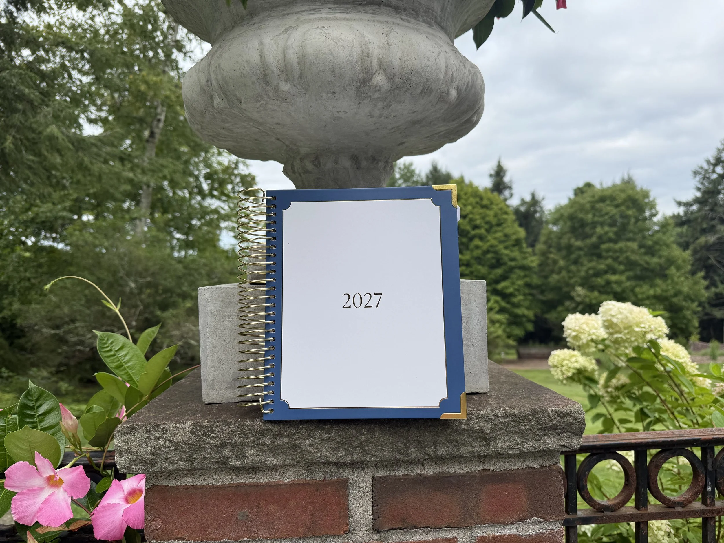 Lynx-Point-2027-Planner-Blue-and-white-gilded-cover-outside