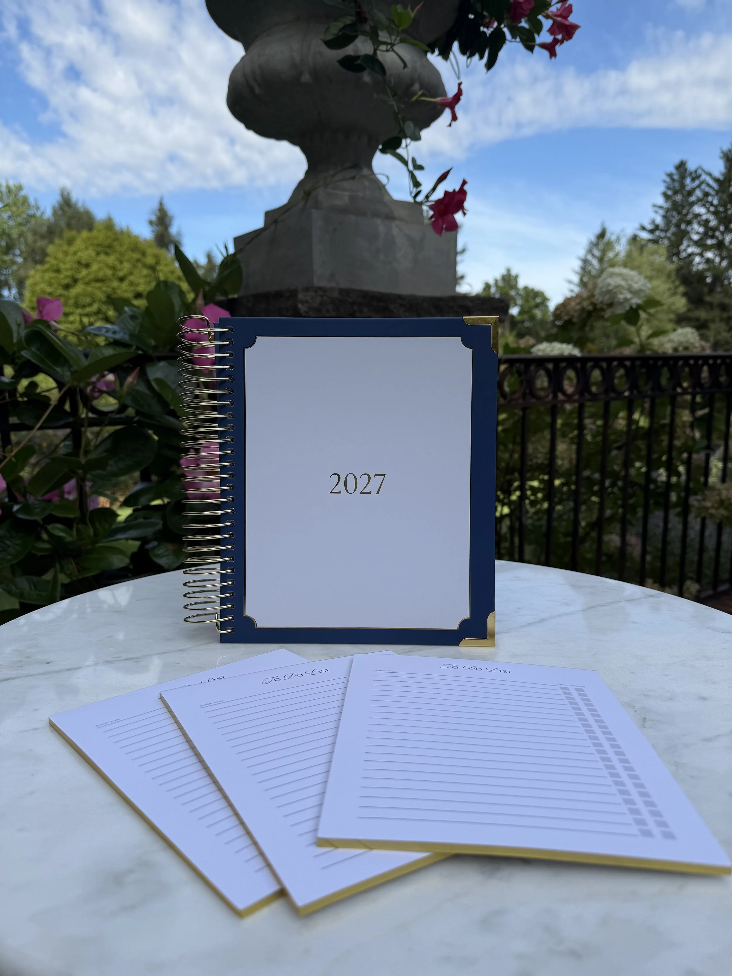 Lynx-Point-2027-Planner-Blue-and-white-gilded-cover-planner-notepad-bundle