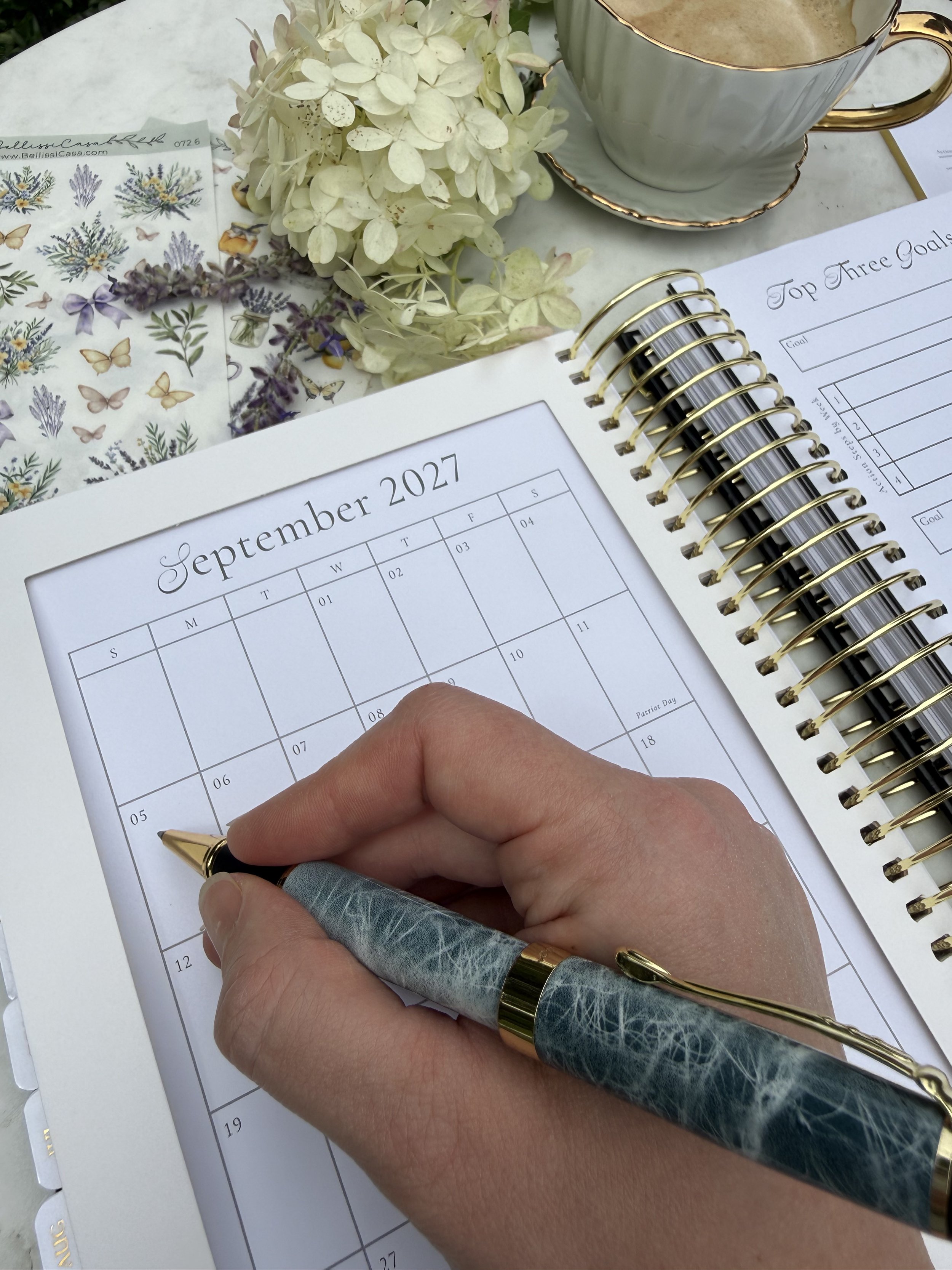 Lynx-Point-Planner-2027-Black-Croc-Vegan-Leather-monthly-layout