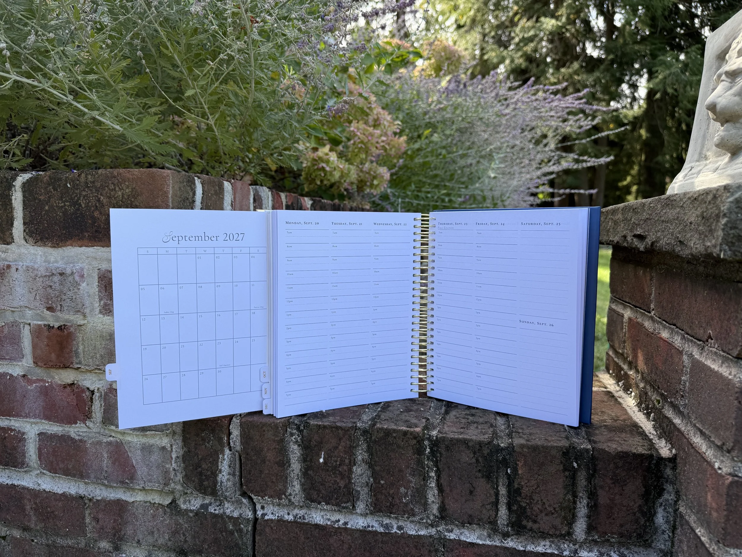The Lynx Point Planner has pull-tab monthly views so you can pull out the monthly page to plan your week while you can see your month