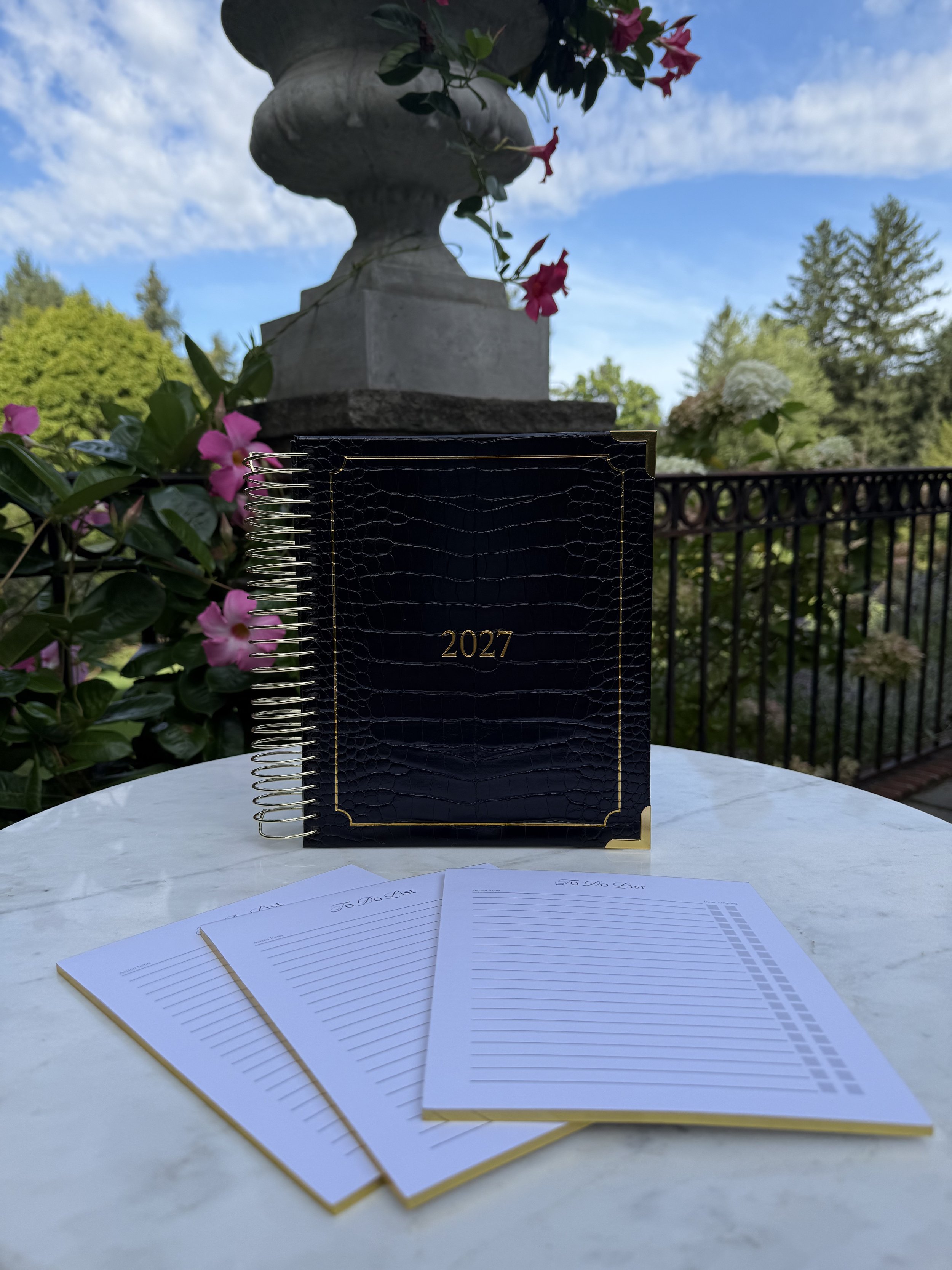 Lynx-Point-2027-Planner-black-vegan-leather-gilded-cover-bundle