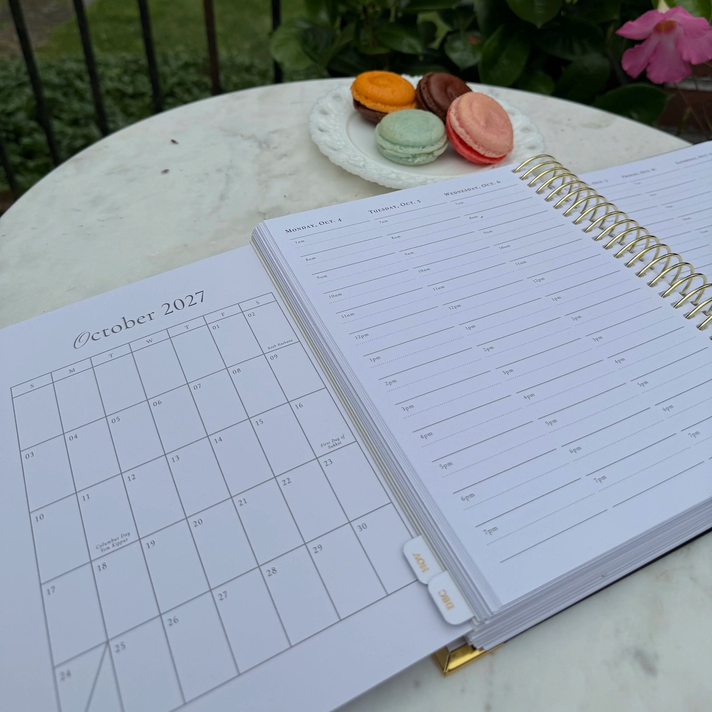 Lynx Point Planners have a pull tab monthly page system so you can see all your months at any time