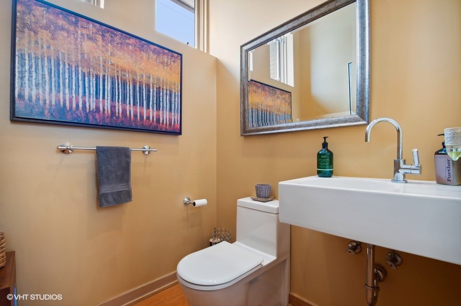 16_6215-N-Navajo-Ave-_Powder-Room_Web.jpg