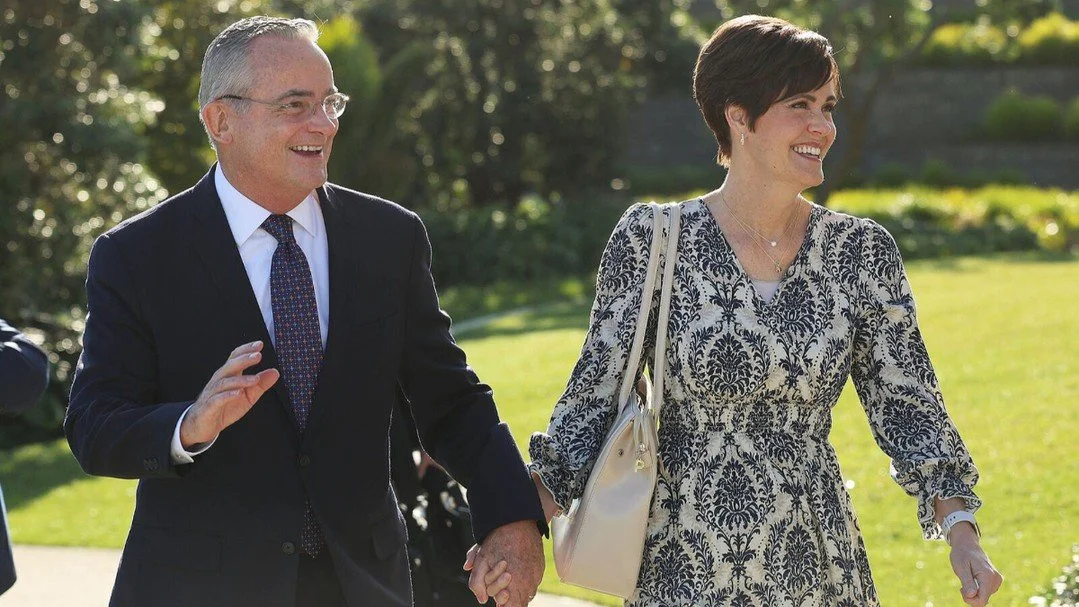 Elder and Sister Kearon will address Young Adults (18-30) in a Devotional Broadcast which will be available on February 1st. | El &eacute;lder y la hermana Kearon se dirigir&aacute;n a los j&oacute;venes adultos (de 18 a 30 a&ntilde;os) en una transm