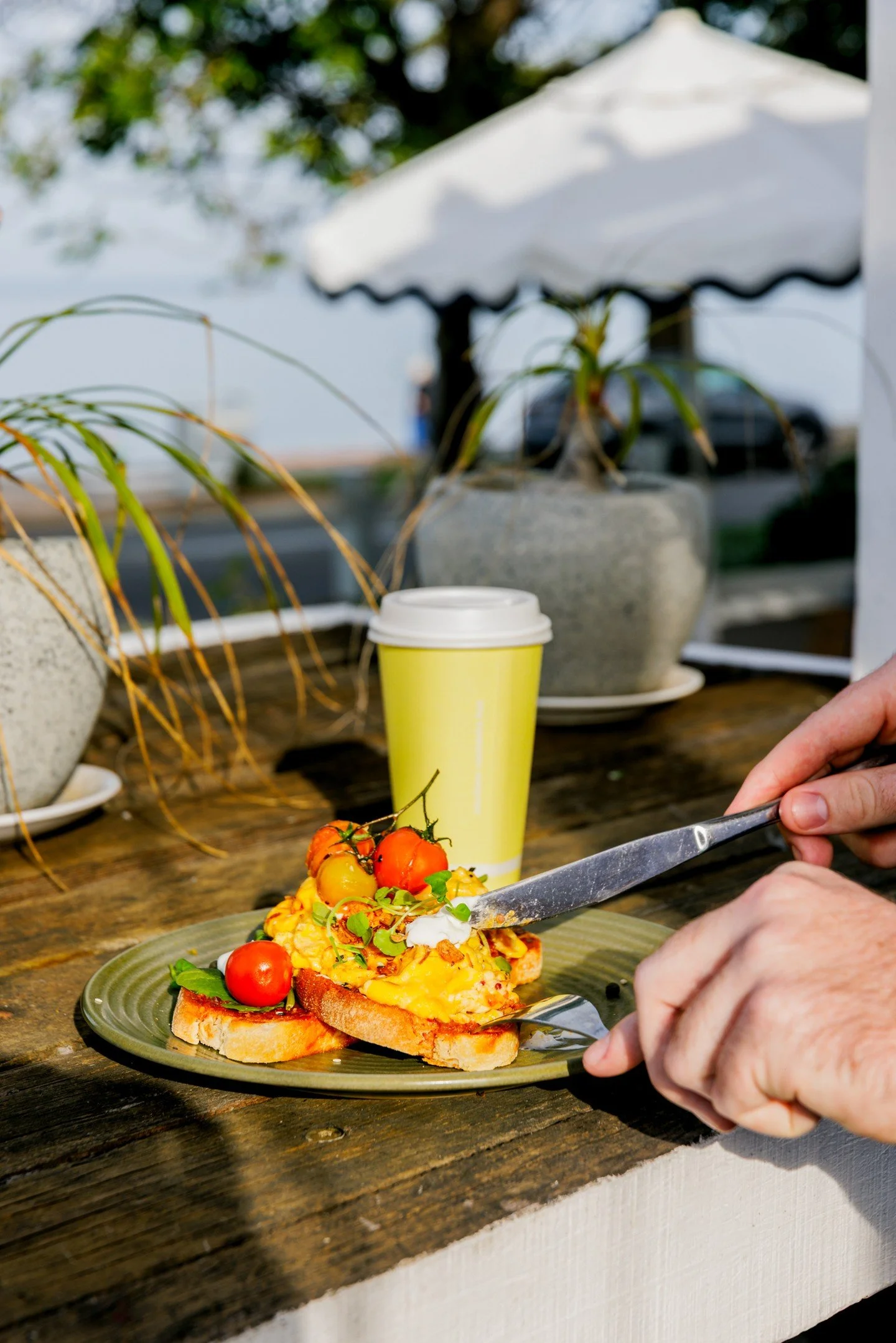 Sunny&rsquo;s breakfast by the seaside 🌊☀️
How good is this weather right now? Perfect start to the day!

We're open from 6:30am, 7 days a week!
