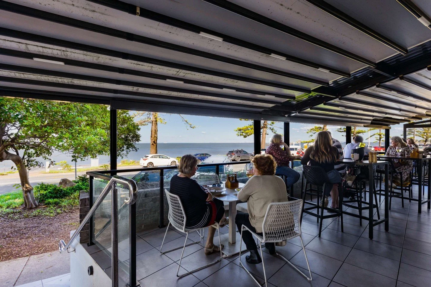 What's on this week at Sunny's:

December 8th: Monday - $24.90 Parmy &amp; Pot available from 5pm!
December 10th: Wednesday - $24.90 Steak Night available from 5pm!
December 12th: Friday -  Live music on the rooftop with Sam Felix from 5pm!
December 