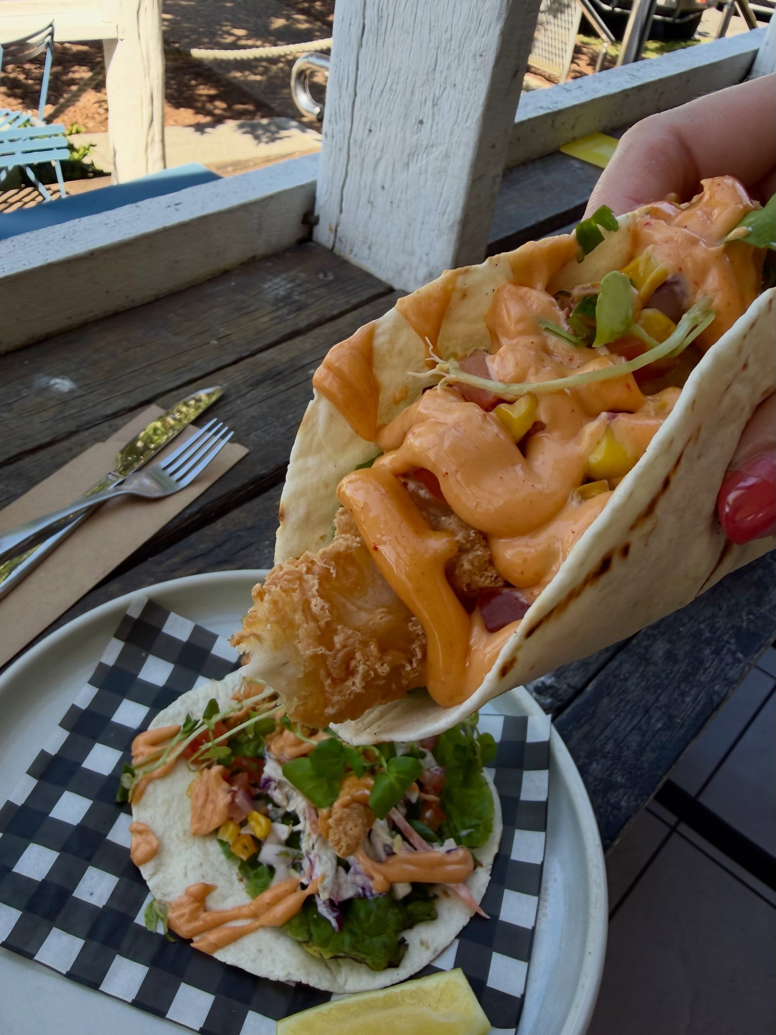 Fresh fish tacos, ocean breeze and a cold drink in hand. 🐟🥂

#fishtacos #sunnysmargatebeach #redcliffe #bytheocean