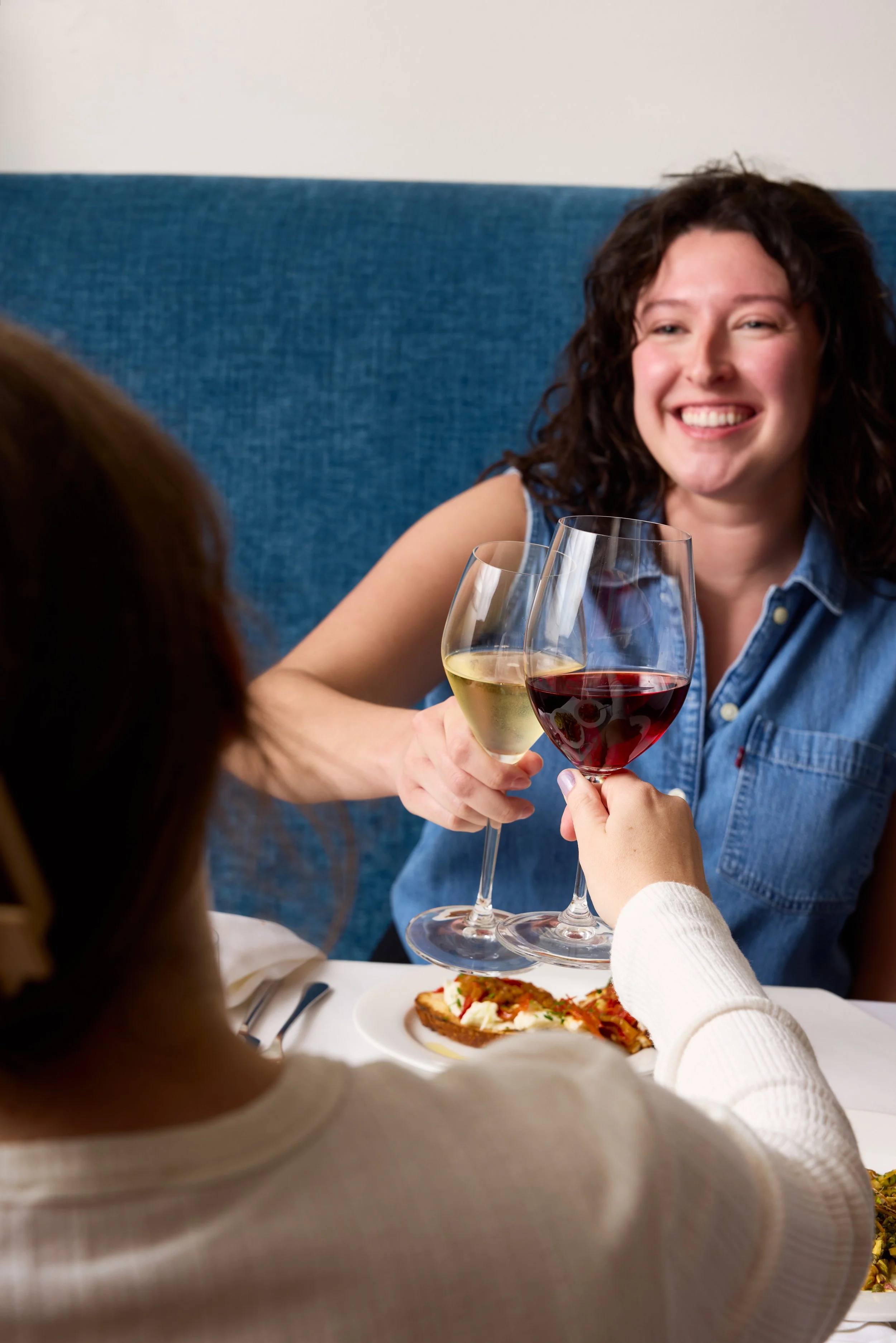 2025.10.01_Gia_WineCheers_1.jpg