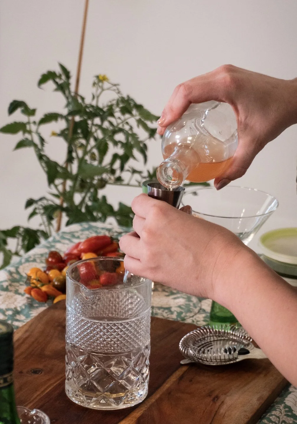 cocktail-pour.jpg