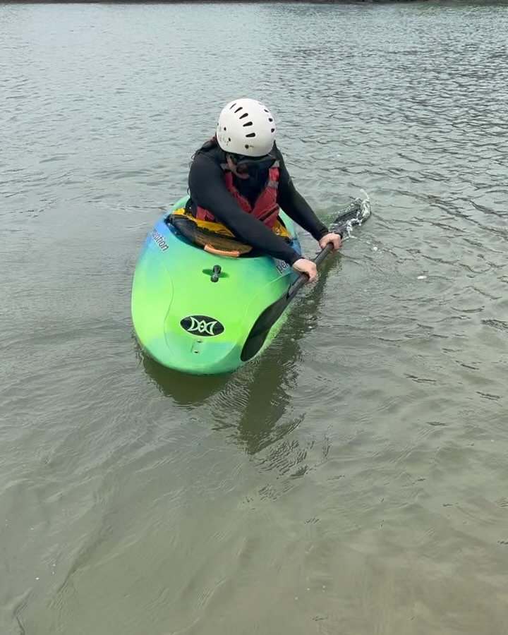 Hands up if you have perfectionist tendencies that can hold you back from learning new skills? 🙋🏻&zwj;♀️🙋🏻&zwj;♀️🙋🏻&zwj;♀️🙈

Not gonna lie, I&rsquo;m not a very good beginner. This year I&rsquo;ve been the rookie when it comes to kayak rolling