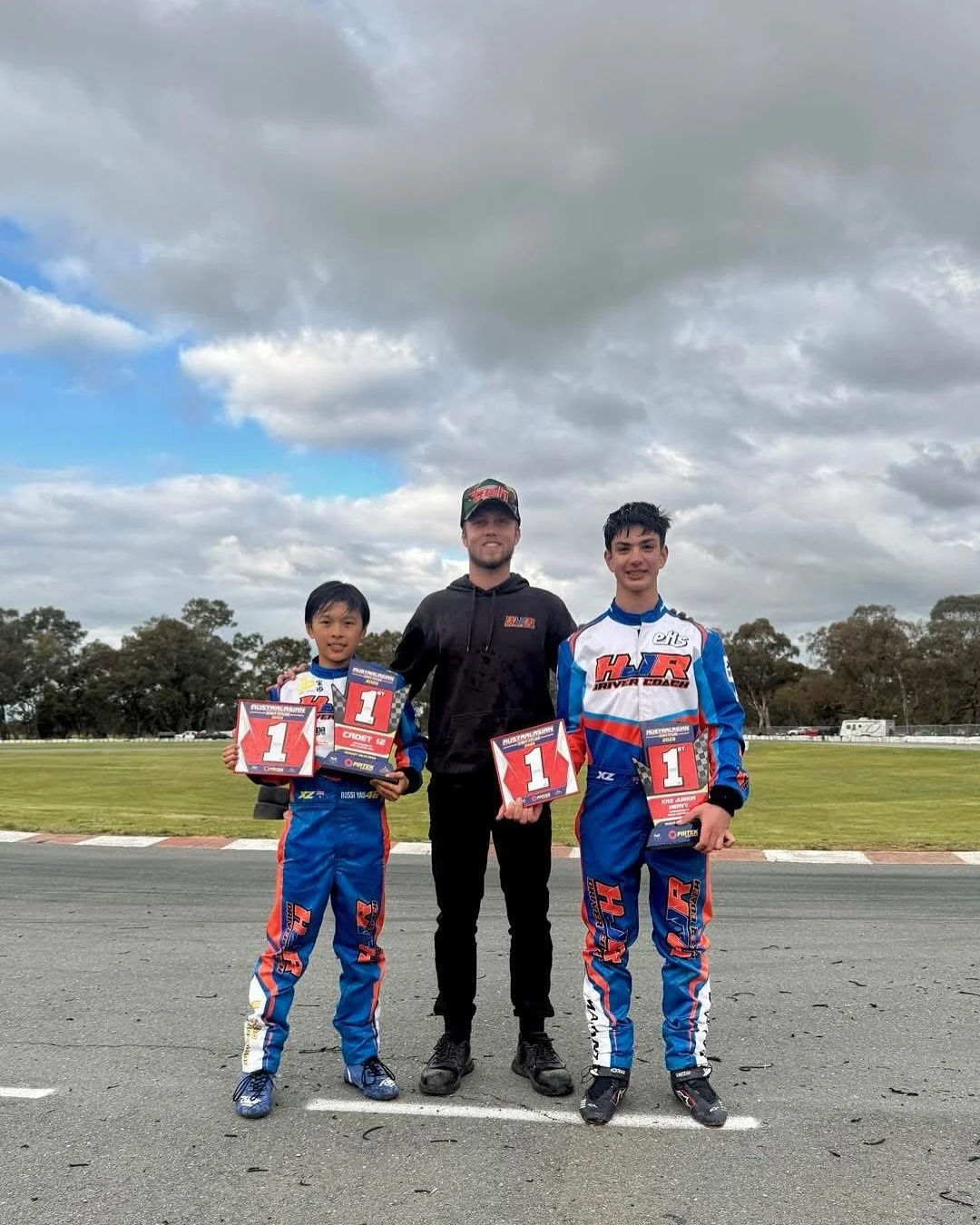 🦅 🏆 🟥 🏆 🟥 🏆 🟥

EKS takes out 3 categories at Australasian Titles 

Congrats to these drivers, teams and families 

Cadet 9
🥇 Zac Duynehoven 
🥉 @trackside.withzac 
@hindle_motorsport 

Cadet 12 
🥇 @ry46racing 
@hjr_drivercoach 

KA3JH 
🥇 @m