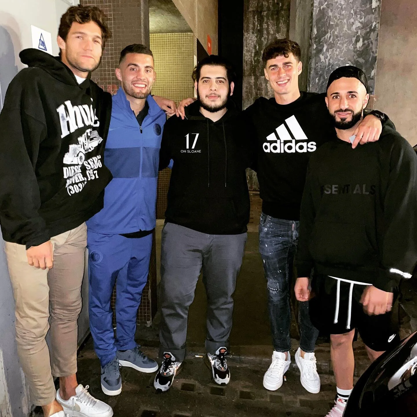 The boys in blue.. ⚽️ #seenat17 #chelseafc #knightsbridge #17onsloane