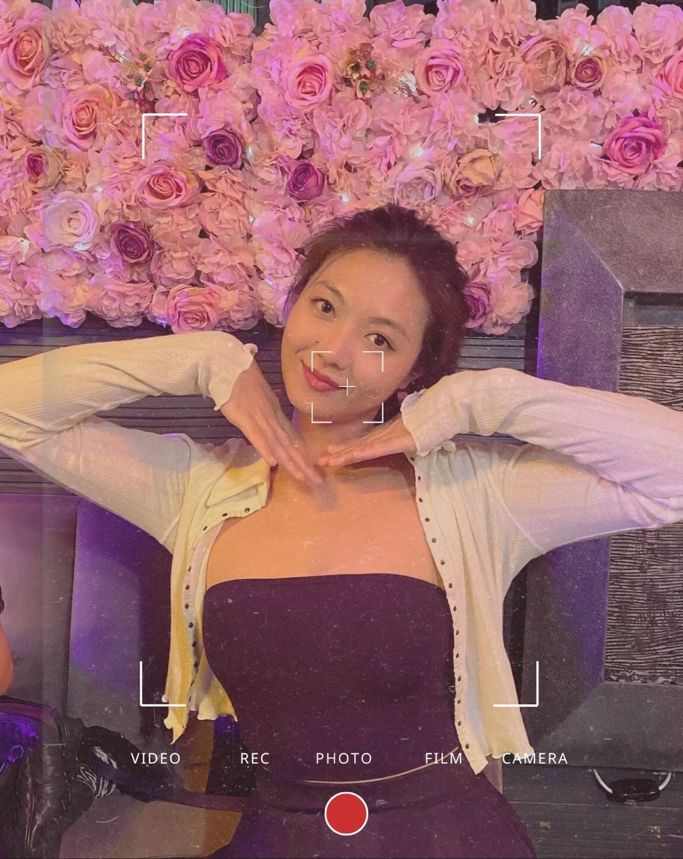 Smile 😊&hellip;Spring is upon us 🌼

&bull;

Open daily from 6pm serving the best shisha and mixes in a cosy private lounge in the heart of Knightsbridge. Come try it &amp; you can be the judge 😉

#17onsloane #spring #hookah #shisha #knightsbridge