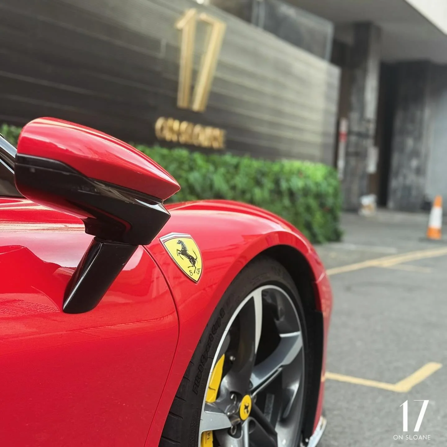 Fast cars, big smoke 💨 

&bull;

#onlyat17 #seenat17 #shisha #knightsbridge #london #sloanestreet #harrods #hookah