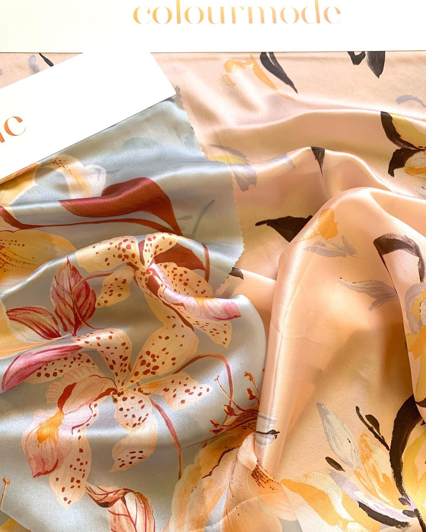 CHALKY PEACH 🍑 

New Spring available online or via our wonderful agents 

&bull;
&bull;
&bull;

#colourmode #pantone #peachfuzz #spring #printdesign #fashion #colourinspo #painted #floral