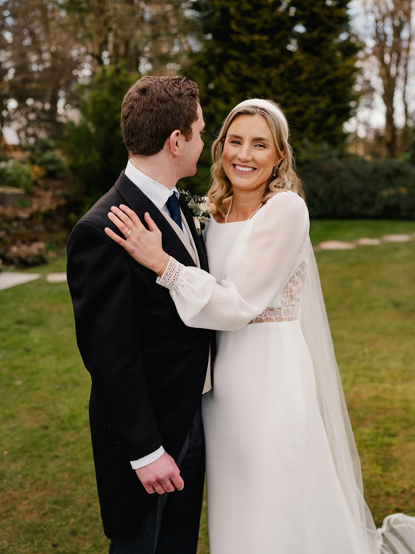 Kate &amp; Duncan at the stunning Halton Grove 👰🏼&zwj;♀️🤵🏼&zwj;♂️ These guys were a pleasure to work with! 🥳

Such a brilliant venue for getting ready, lovely natural light, great food and the staff were top notch 🤝 Always a pleasure to shoot a