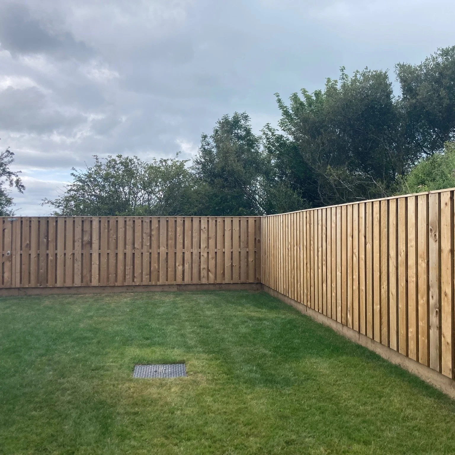 From open lawn to defined structure.
This private client garden is now built and ready for its final layer of planting.
The design focused on creating clearer structure and usable areas, while maintaining a sense of openness and flow.
The hard landsc