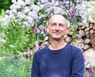 Really sad to hear that Nigel Dunnett has died.
I was lucky enough to learn from him on the naturalistic planting design course with @gardenmasterclass. Even though it was only a short course, it&rsquo;s had a big impact on how I approach planting.
H