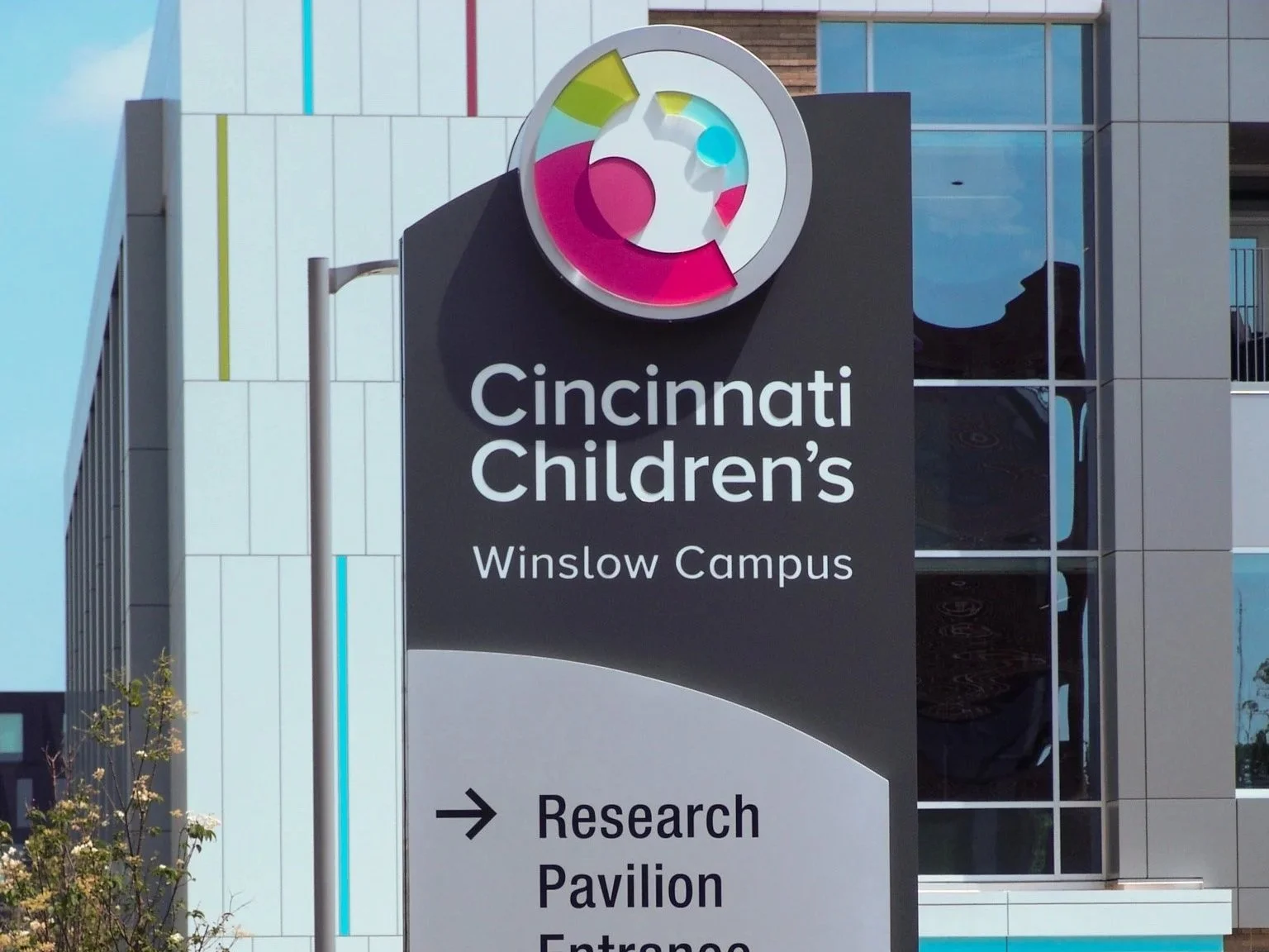Close photo of monument reading "Cincinnati Children's Winslow Campus," two cartoon people hold hands at top. Sign created by Brite Line Signs in Columbus, Ohio