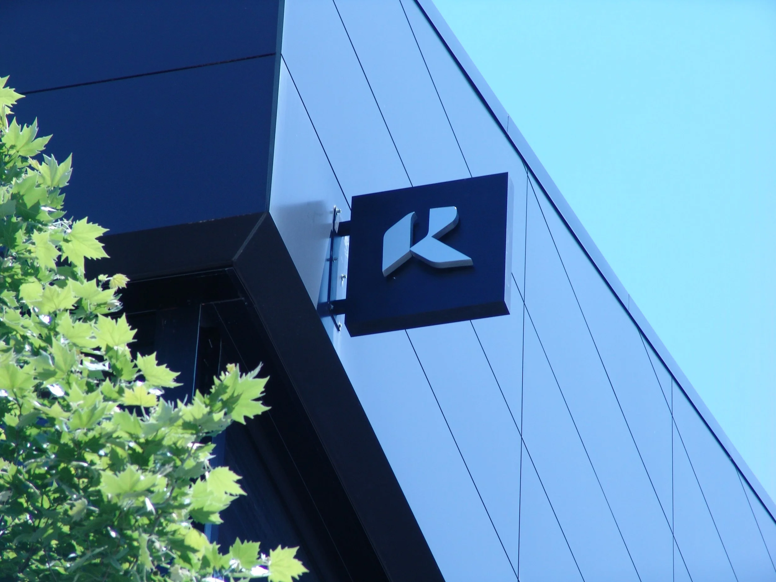 Close up photo of square blade sign with letter "R" on it. Created by Brite Line Signs in Columbus, Ohio