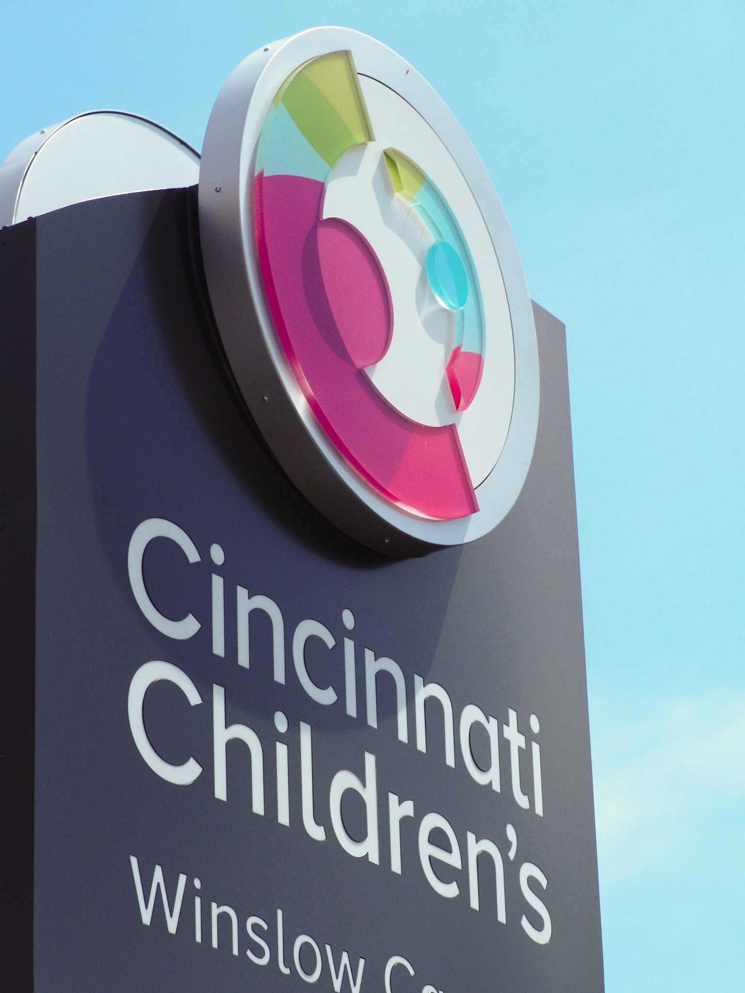 Close up photo of Cincinnati Children's Hospital Logo on monument sign created by Brite Line Signs in Columbus, Ohio