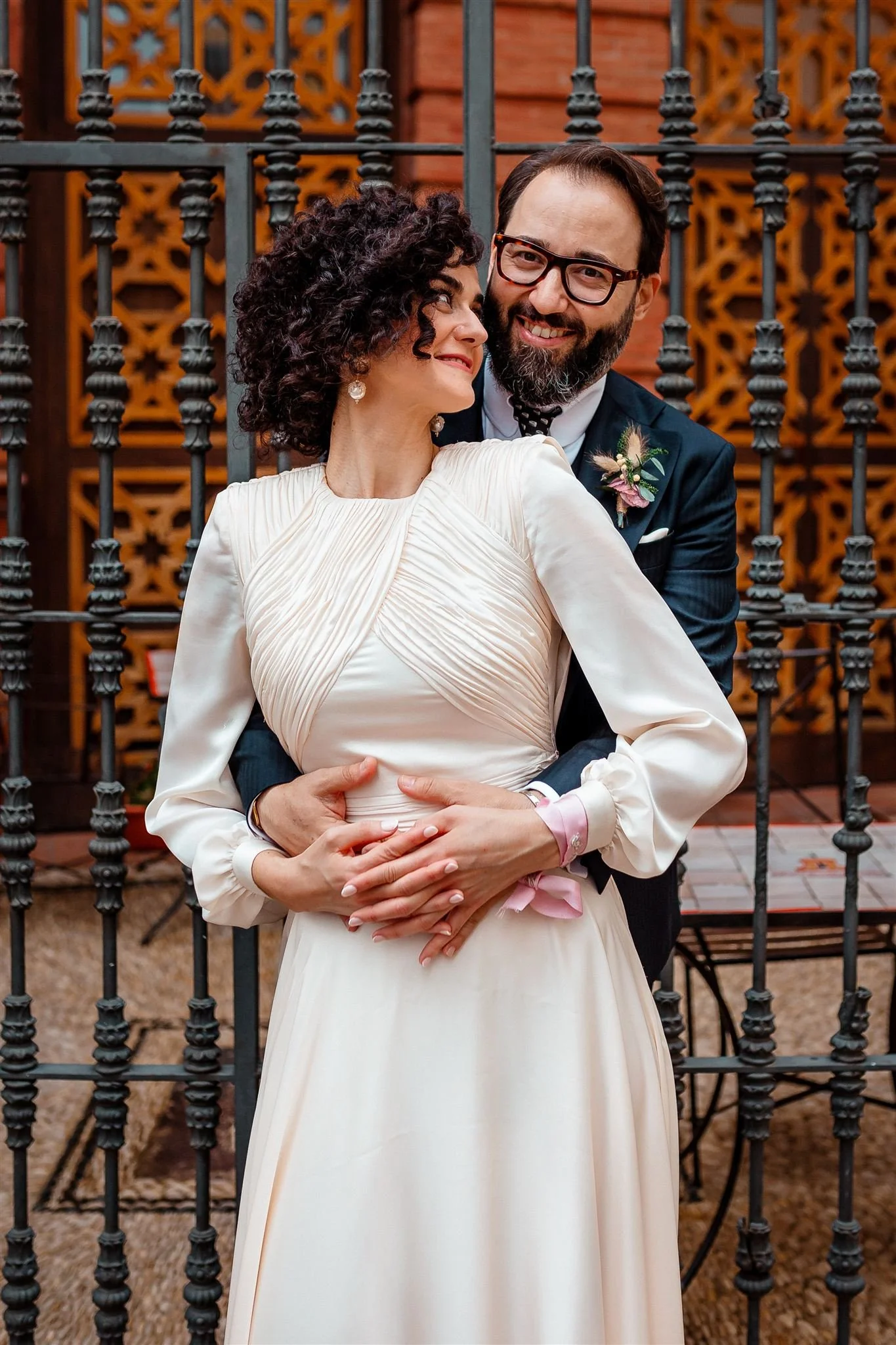 Editorialt bröllopsporträtt — mjukt ljus