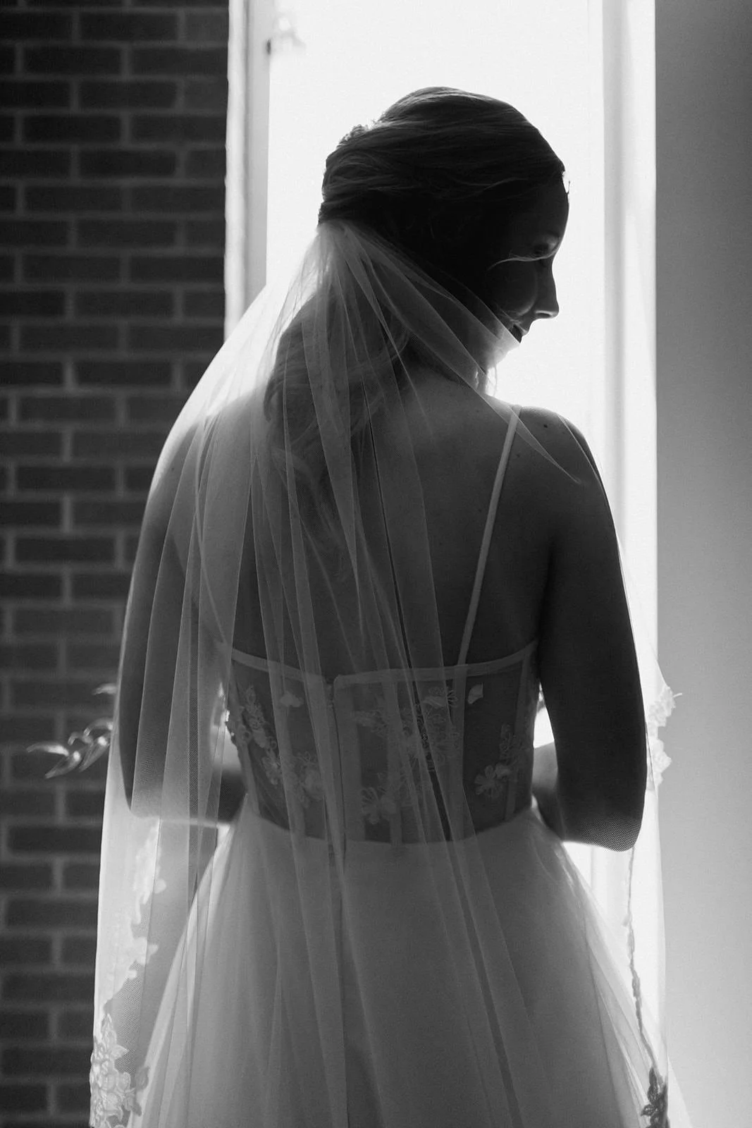 Ryszard+Emma_BrideGettingReady_Wedding_CedarRapids_Iowa__06122021_-107.jpg