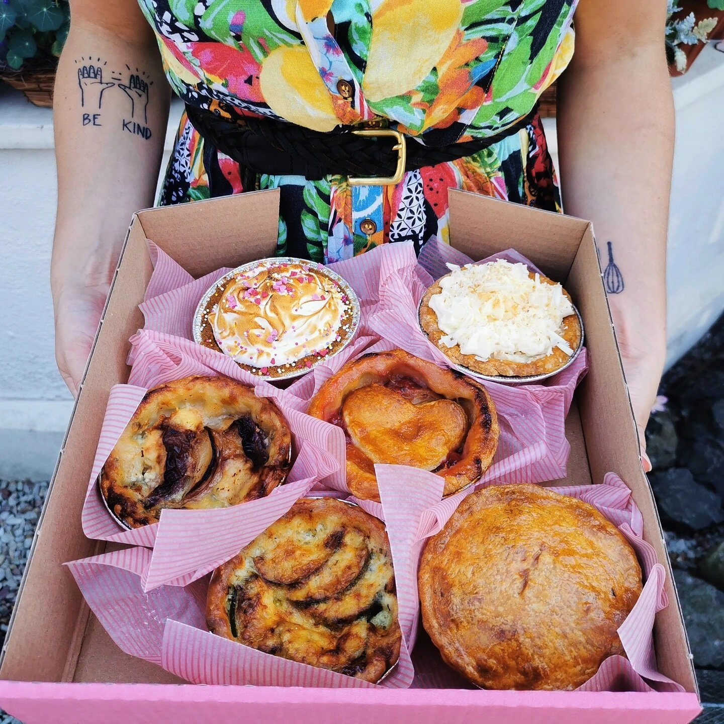 🥧 Treat Yo Self 🥧

Big pink boxes of goodness are a go for this weekend! All pies are damn tasty cold so perfect for a sunshiney picnic vibe ☀️☀️

And vegan babes - we got pie for you now too! 🥳🥳

Delivery and Collection deets in product info.

L