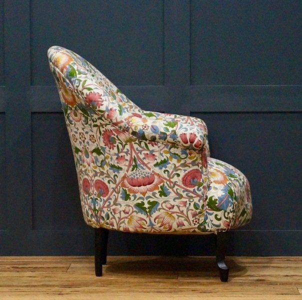 large_an-antique-french-upholstered-crapaud-tub-chair-patricia-rodi.jpeg