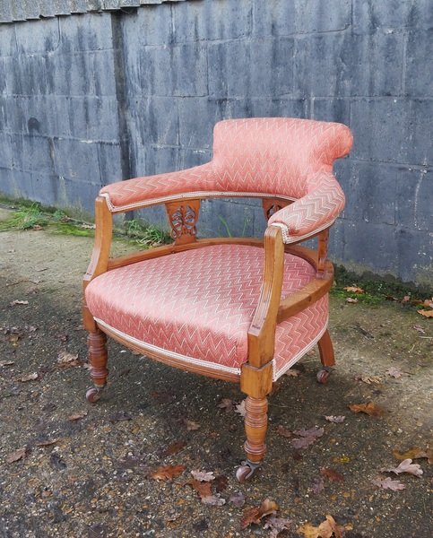 large_antique-tub-chair-patricia-rodi.jpeg