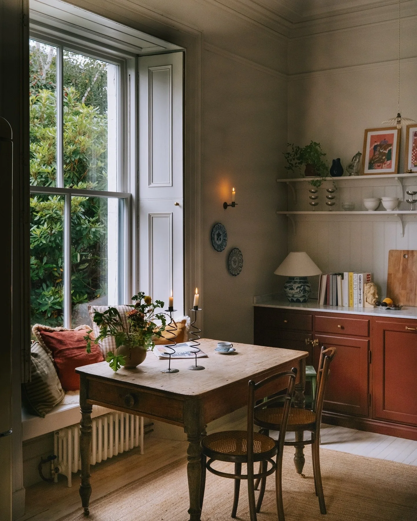 Snow, pinks and reds - a theme this November 🌸🌲❄️ 

#photodump #pinkpaint #kitcheninspiration #cozywinter #interiorinspiration #cozyseason #snowyday photo dump, pink paint, kitchen inspiration, cozy winter, interior inspiration, cozy season, snowy 