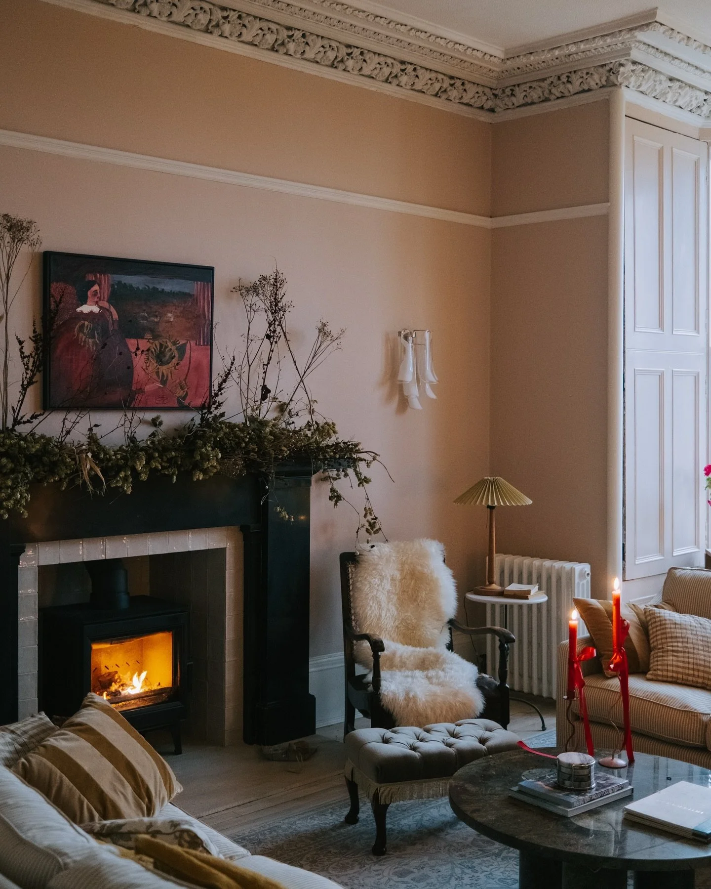 Hello December, Christmas decorations and films on repeat; preferably anything The Holiday related 🎄✨💛 

#holidaydecor #cozyhome #interiors #snowydays #nancymeyers holiday decor, cozy home, interiors, snowy days, Nancy Meyers