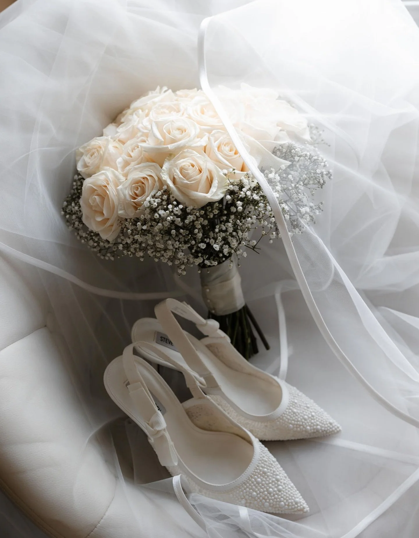 A Classic, Traditional Bridal Bouquet- Timeless as ever!
Photography: @angrahillyphotography 
#nycweddingplanner 
#njweddingplanner 
#phillyweddingplanner 
#nycwedding 
#newjerseywedding 
#philadelphiawedding 
#luxuryweddingplanner 
#triStateWeddin