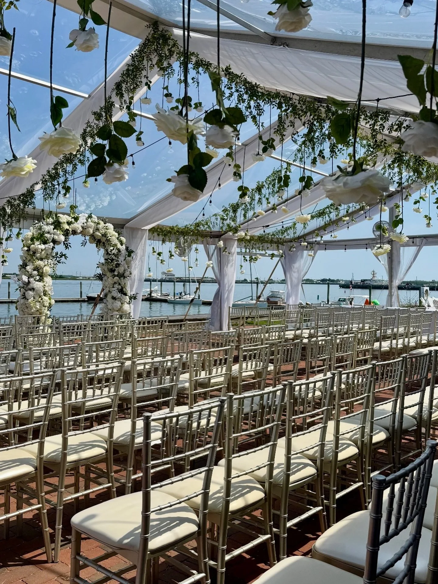 Kicked off summer in full bloom with 150 feet of ceiling florals at the stunning @corinthianyachtclubofcapemay this weekend 🤍
#corinthianyachtclub #capemay #jerseyshorewedding #NJWeddingPlanner
#NYWeddingPlanner #PhillyWeddingPlanner #DestinationWe