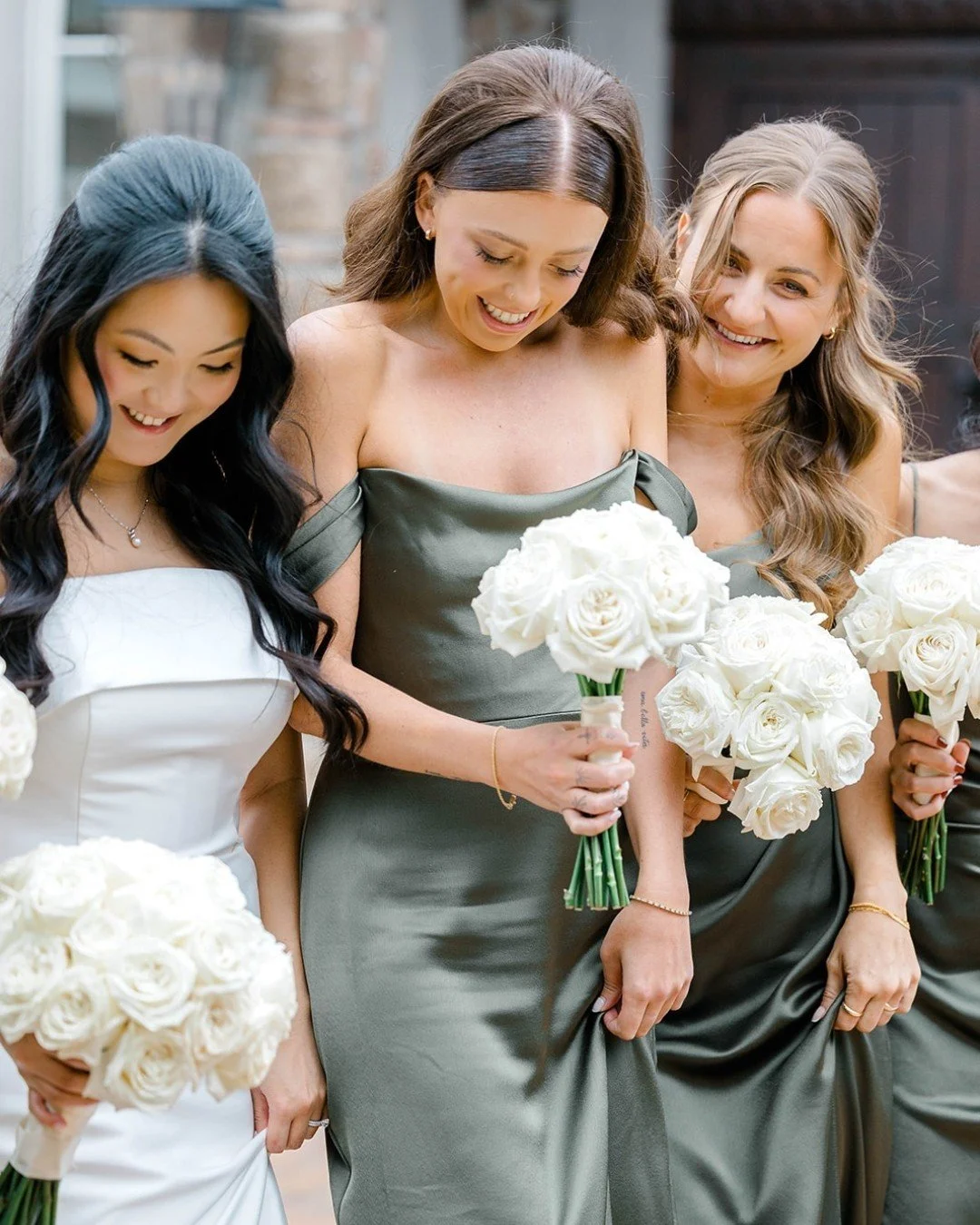 Crisp white personal florals for the bridal party 🤍 This one's for all the friends and family who came together to celebrate V + W!

Venue: @theparksavoy
Photographer: @morgantaylorartistry
Planner: @joyfuleventsbysteph

#weddingideas #weddingflower