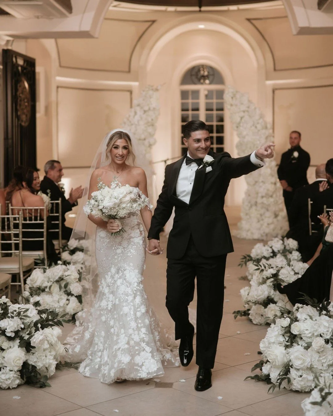 Dreaming of ceremony flowers like this? Save this for later 🤍 Elevated and unforgettable florals designed by @_yougrowgal

Venue: @shadowbrooknj
Photographer: @philip_siciliano

#shadowbrook #weddinginspo #bridetobe #weddingflorist #weddingseason