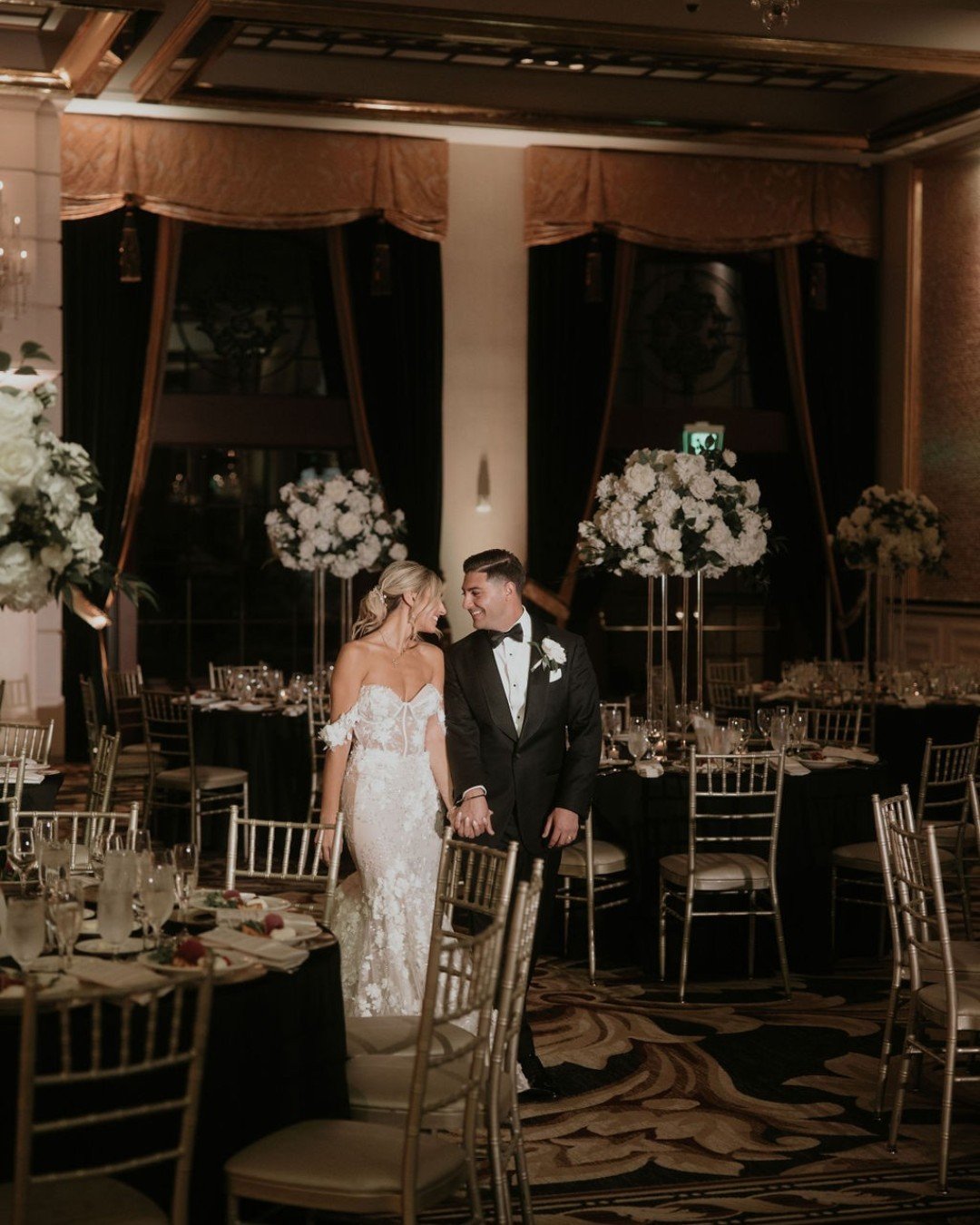 Round of applause for the most STUNNING reception florals: classic white+green harlow centerpieces, showstopping flowering tree installation, and a dreamy sweetheart cascade for G + J 🤍 

Venue: @shadowbrooknj
Photographer: @philip_siciliano

#shado