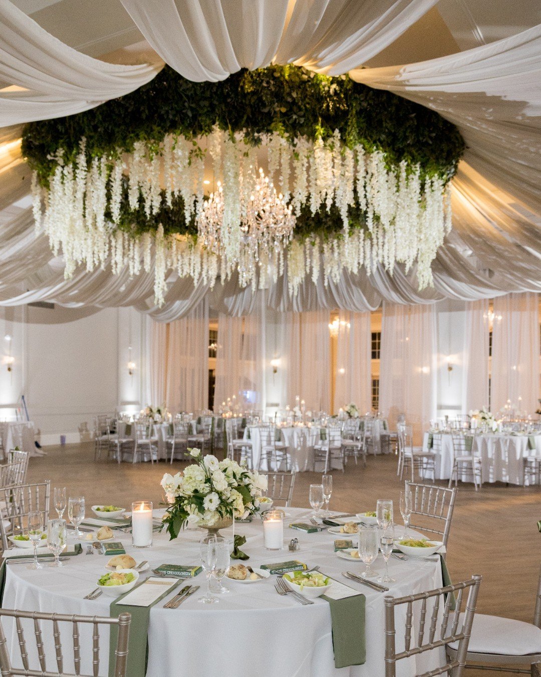 Candlelit tablescapes and wow-factor floral installations for K + J's special day 🤍

Venue: @renaultwineryresort
Photographer: @susanhennessey

#weddingplanning #bride #wedding #weddingideas #weddingflorist
