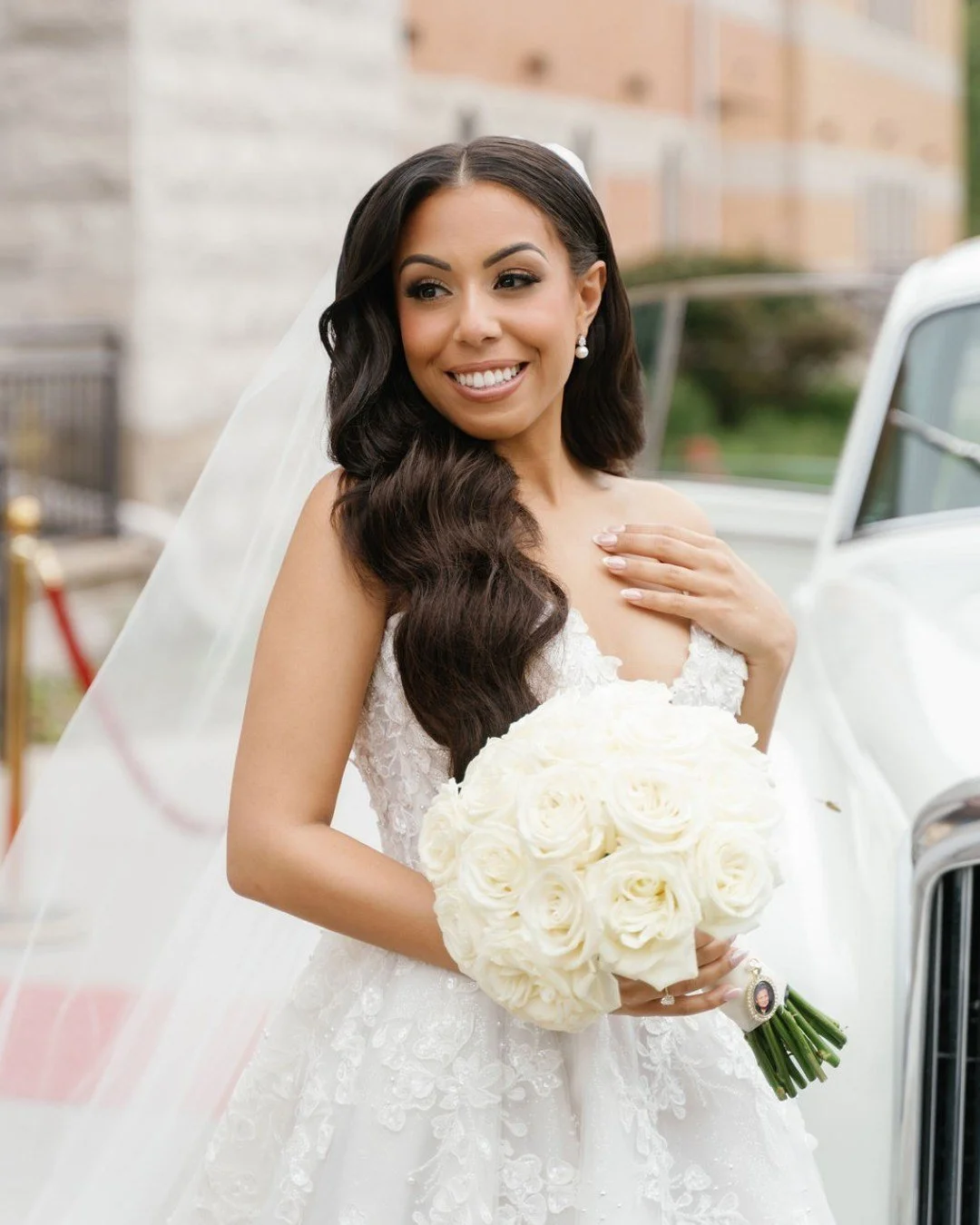 All white, always right! A bridal bouquet designed with elegance, intention, and everlasting romance

Venue: @park_loft
Photographer: @kitsul_studio

#parkchateau #thevenetian #therockleigh #florentinegardens #legacycastle

Key Words: Florist, Weddin