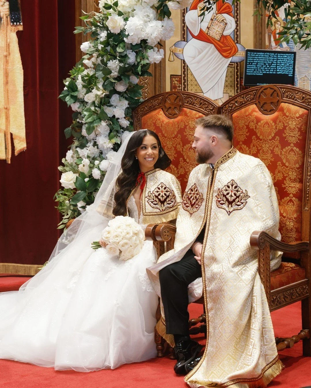 There&rsquo;s something so special about saying I do in the same church where childhood memories were made.  A full circle moment surrounded by timeless white roses.

Venue: @park_loft
Photographer: @kitsul_studio

#parkchateau #thevenetian #620lofta