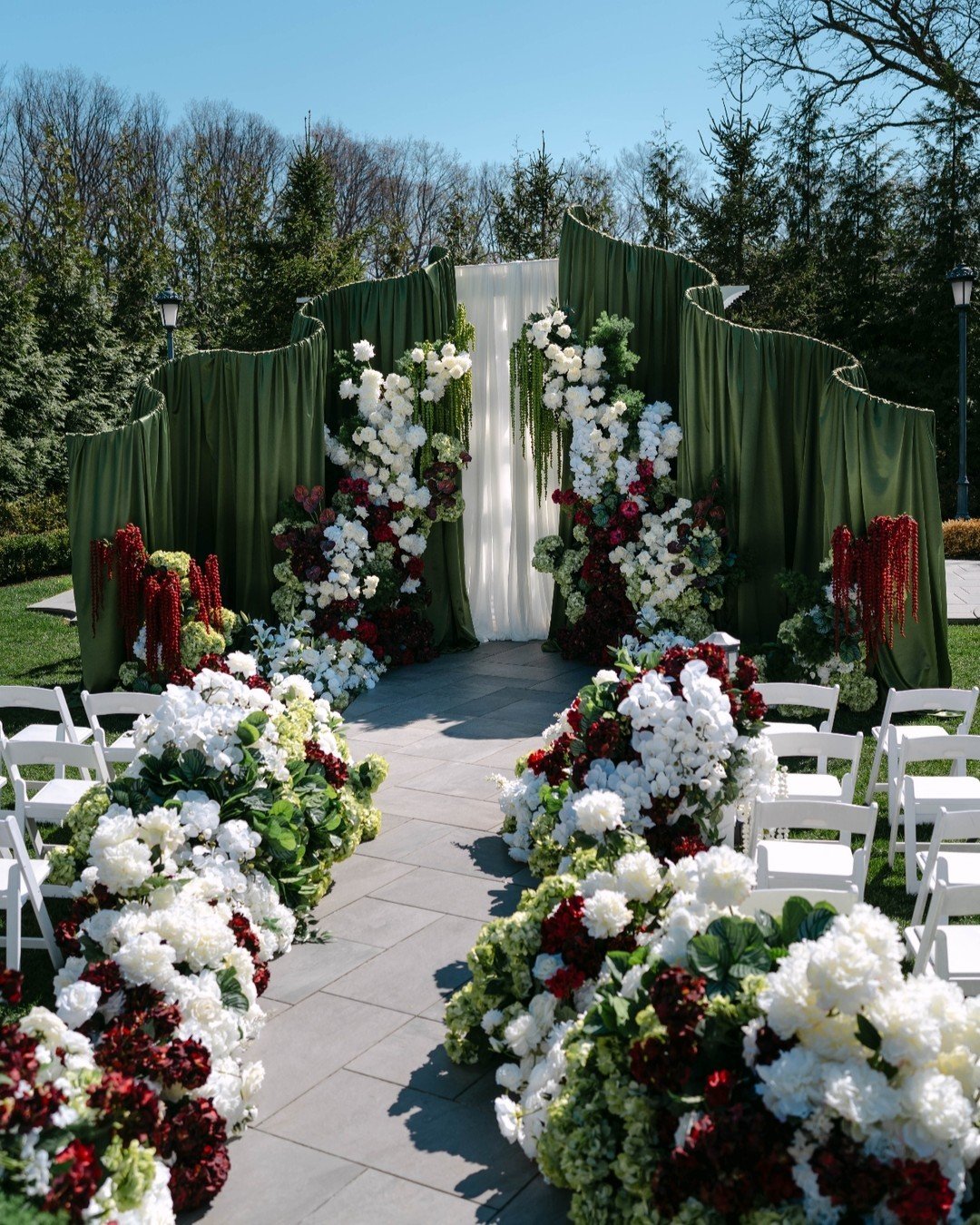 You Grow Gal x Chateau Grande Hotel

Set against the elegance of Ch&acirc;teau Grande, this design was all about creating an immersive moment where lush textures, rich color, and movement come together to frame one unforgettable &ldquo;I do.&rdquo; F